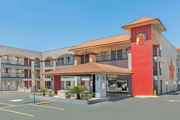 Exterior - Super 8 by Wyndham Austin University/Downtown Area (Austin)
