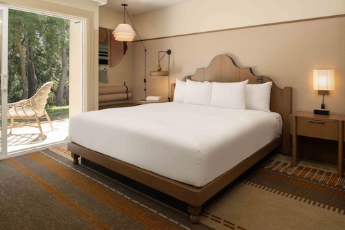 Chaminade Resort & Spa