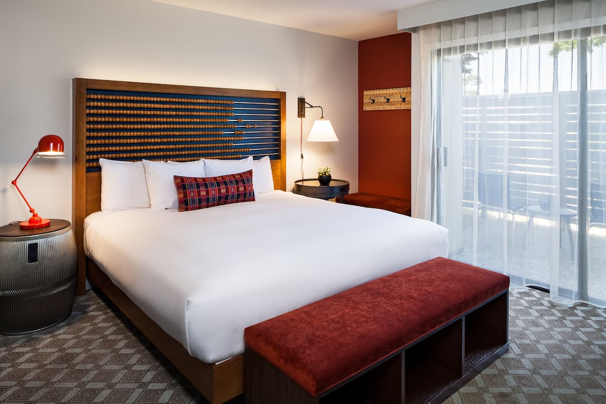 Premium bedding, down comforters, in-room safe, blackout drapes