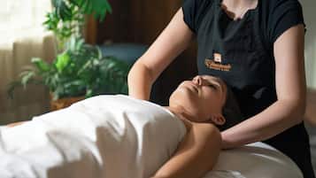 Couples treatment rooms, sauna, hot tub, steam room, body treatments