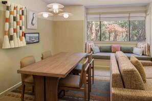 Room - Chaminade Resort & Spa (Santa Cruz)