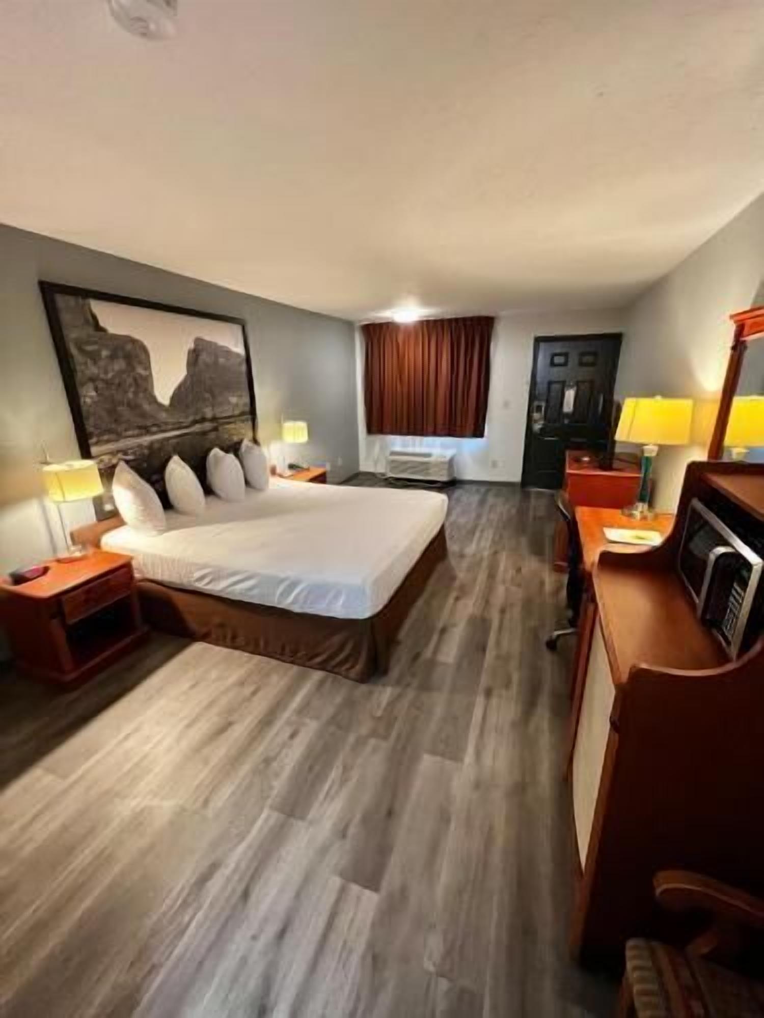 Individuell dekoriert, individuell eingerichtet, Schreibtisch