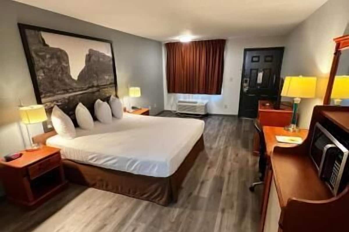 Individuell dekoriert, individuell eingerichtet, Schreibtisch