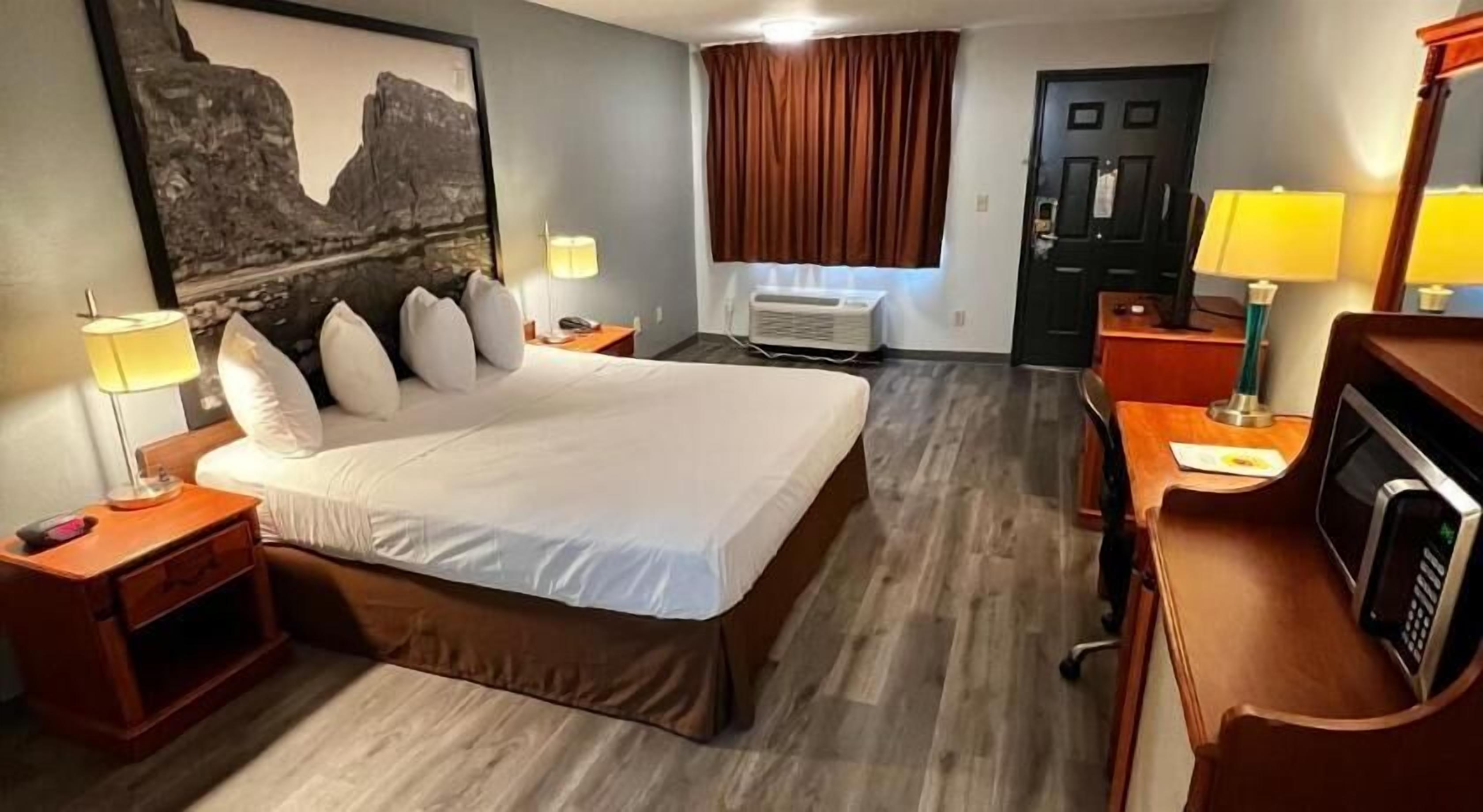 Individuell dekoriert, individuell eingerichtet, Schreibtisch