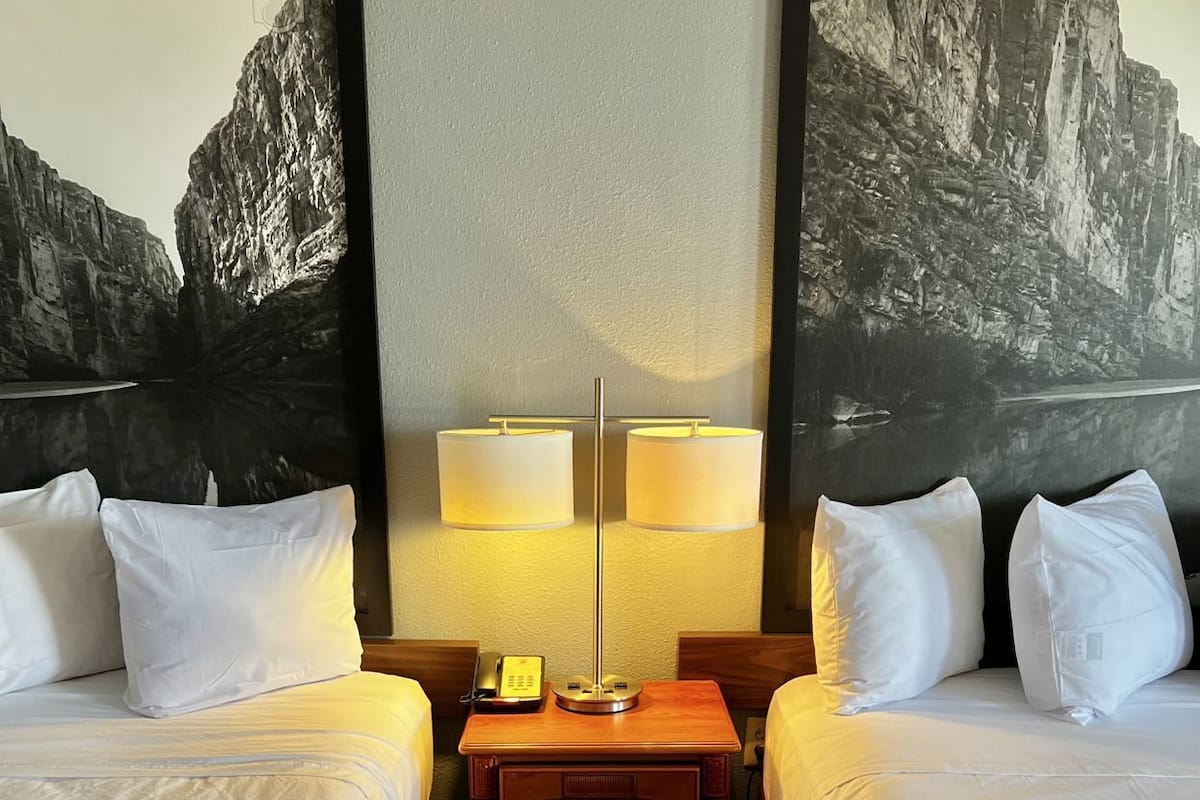 Individuell dekoriert, individuell eingerichtet, Schreibtisch