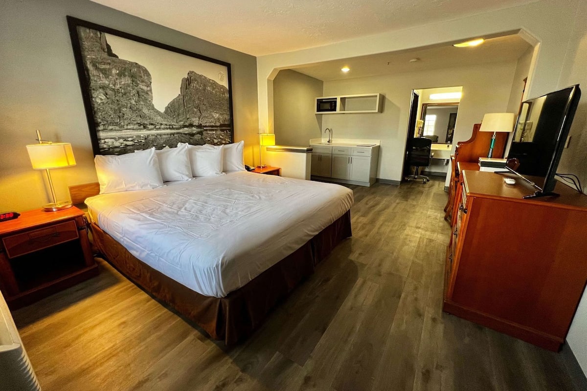 Individuell dekoriert, individuell eingerichtet, Schreibtisch