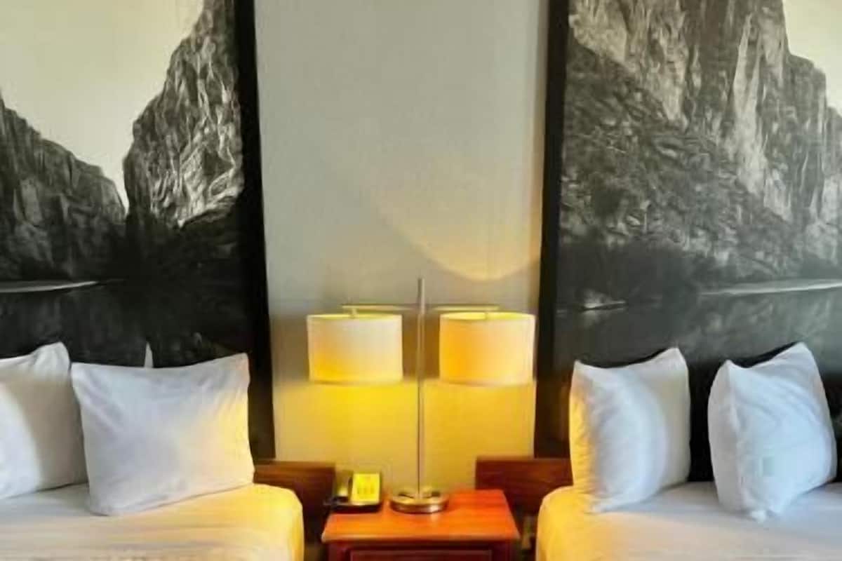 Individuell dekoriert, individuell eingerichtet, Schreibtisch