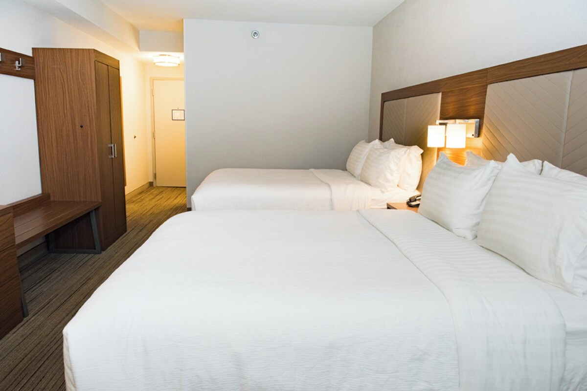 Standard Room, 2 Double Beds | Premium bedding, in-room safe, desk, laptop workspace