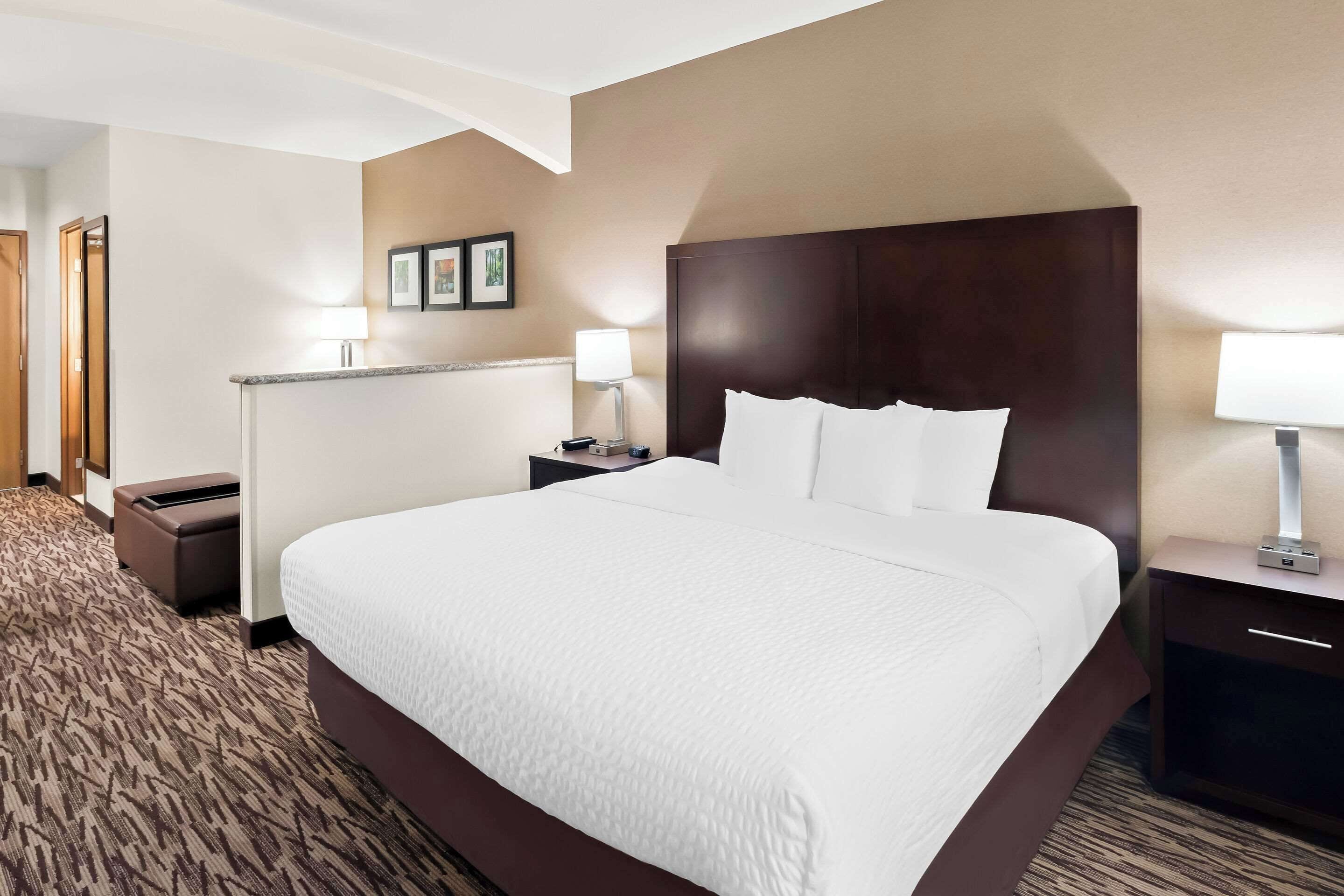 comfort room, 1 king bed, non smoking | desk, laptop workspace, blackout curtains, iron/ironing board