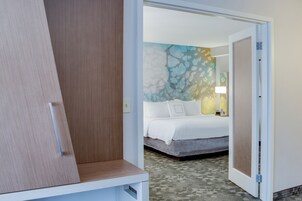 套房, 1 张特大床和 1 张沙发床 | 私人厨房 | 迷你冰箱、微波炉、茶具/咖啡用具