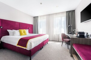 Premium bedding, in-room safe, desk, blackout curtains