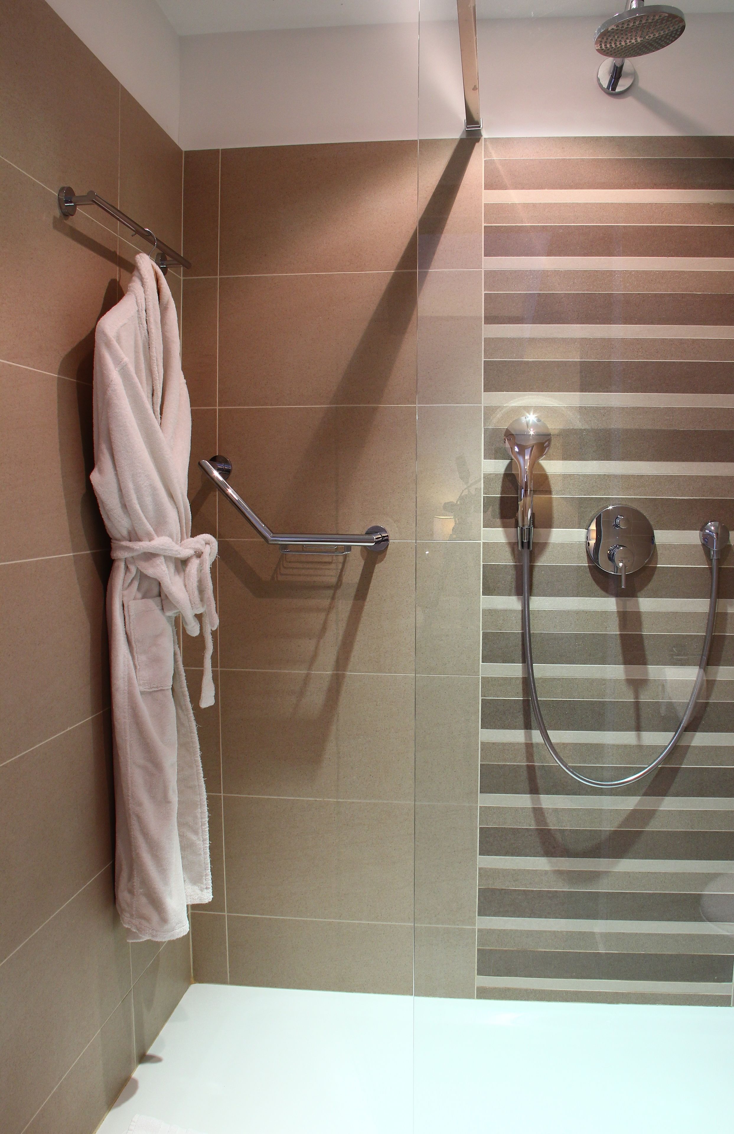 standard room | bathroom shower