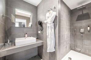 Deluxe Double Room | Bathroom - Marivaux Hotel (Brussels)