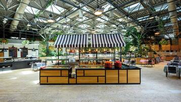 Colazione a buffet, servita tutte le mattine (80 ILS a persona)