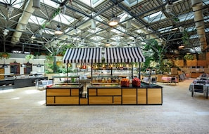 Petit déjeuner buffet (80 ILS par personne)