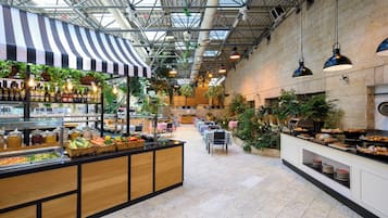 Desayuno buffet (ILS 80 por persona)
