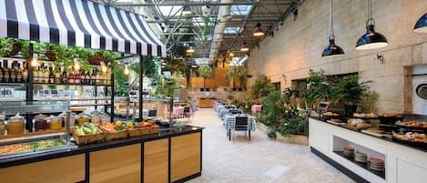 Daily buffet breakfast (ILS 80 per person)