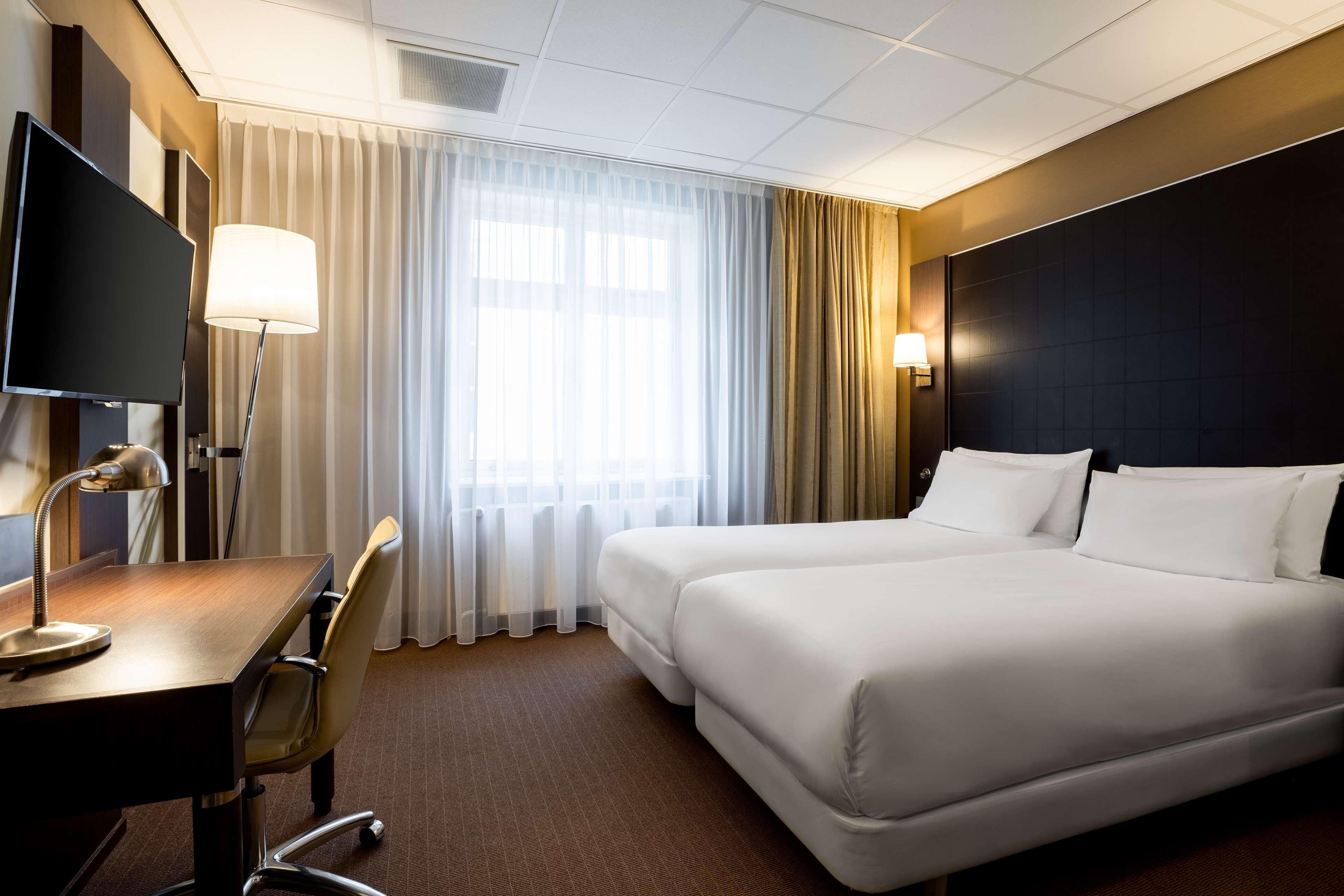 Minibar, in-room safe, desk, free WiFi
