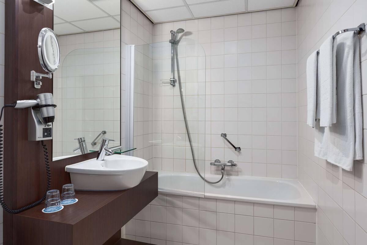 standard single room | bathroom | deep-soaking bathtub, rainfall showerhead, eco-friendly toiletries