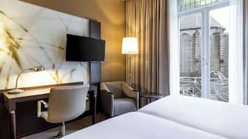 In-room safe, desk, free cribs/infant beds, free rollaway beds