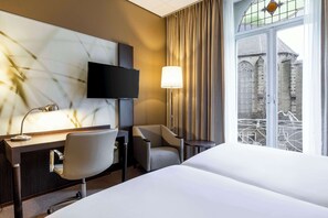 In-room safe, desk, free cribs/infant beds, free rollaway beds