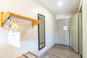 Efficiency, 룸, 킹사이즈침대 1개, 금연 | 책상, 다리미/다리미판, 무료 유아용 침대, 무료 WiFi