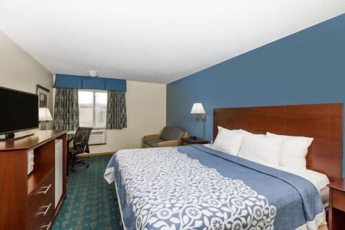 Desk, iron/ironing board, free cribs/infant beds, free WiFi