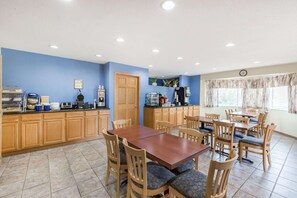 Free daily continental breakfast 