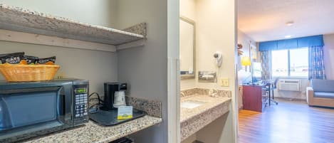 Studio Suite, 1 King Bed, Non Smoking | Desk, iron/ironing board, free cribs/infant beds, free WiFi