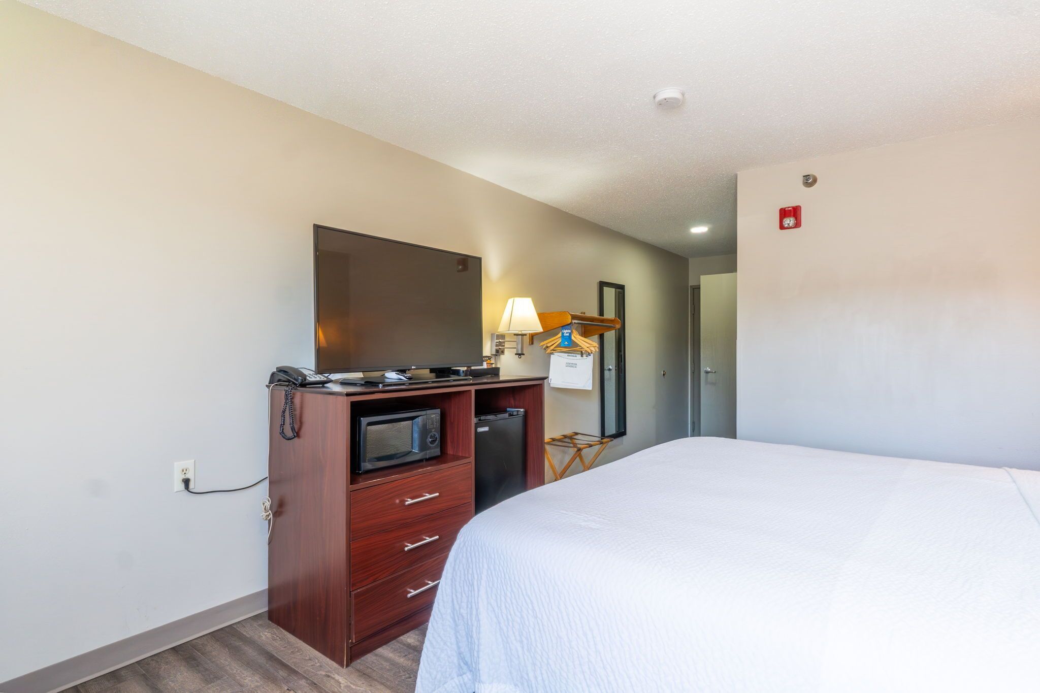 Efficiency, Room, 1 King Bed, Non Smoking | Desk, iron/ironing board, free cribs/infant beds, free WiFi