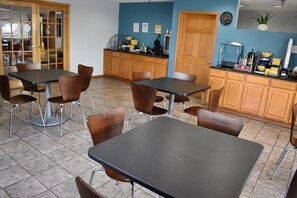 Desayuno continental gratuito y diario
