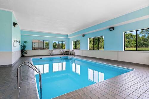 Una piscina cubierta