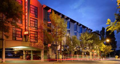 Staypineapple, University Inn, University District Seattle