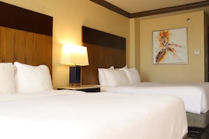 In-room safe, desk, blackout drapes, iron/ironing board - Crowne Plaza Harrisburg-Hershey by IHG (Harrisburg)