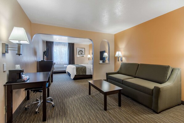 Room, 1 King Bed, Non Smoking | Premium bedding, desk, iron/ironing board, free WiFi - Quality Inn & Suites Albuquerque North near Balloon Fiesta Park (Albuquerque)