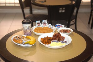 Free daily continental breakfast 