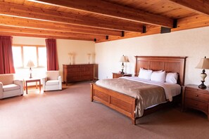 Skrivebord, strykejern/-brett, wi-fi (inkludert) og sengetøy