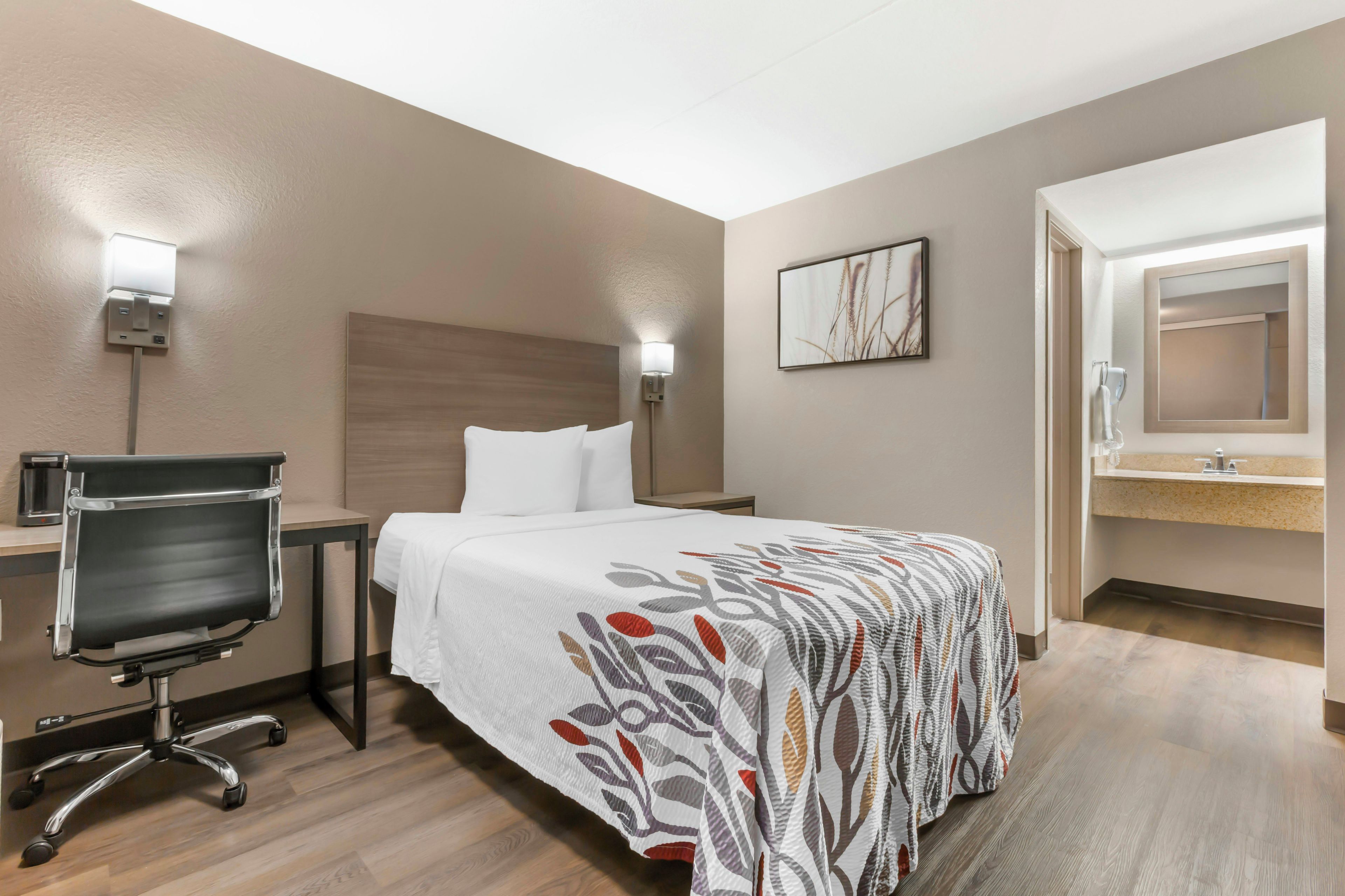 Deluxe Room, 1 Double Bed (Smoke Free) | Bathroom | Hair dryer, towels, soap, shampoo