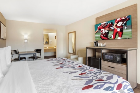 高级房, 1 张特大床 (Smoke Free) | 客房内保险箱、办公桌、笔记本电脑工作区、遮光窗帘