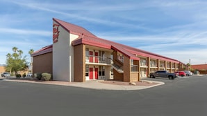 A Red Roof Inn with a red roof, multiple balconies, and a parking lot. - Red Roof Inn Tucson South - Airport (Tucson)