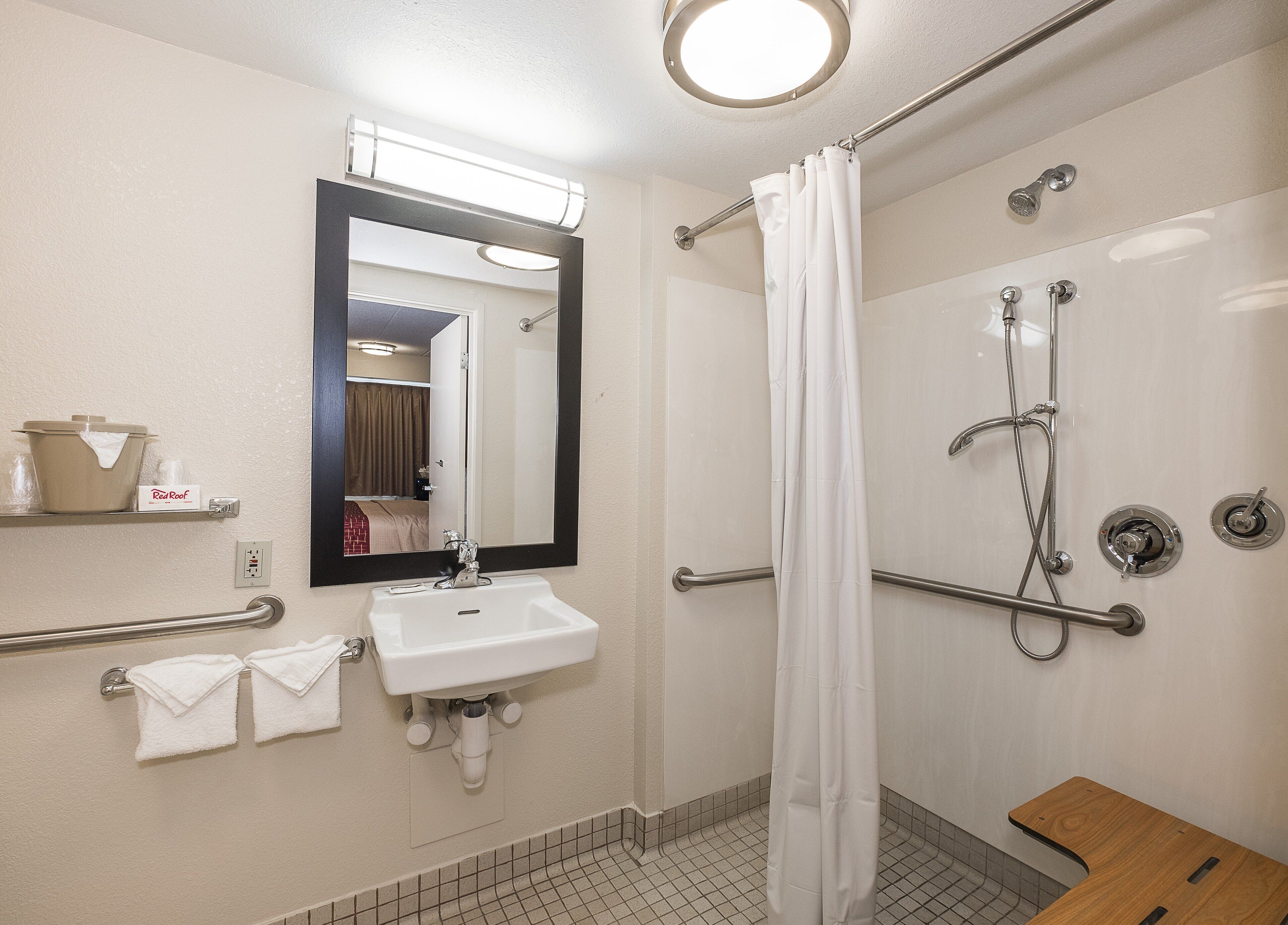 superior room, 1 king bed, roll-in shower (smoke free) | accessible bathroom