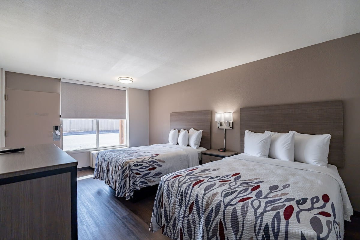 in-room safe, desk, laptop workspace, blackout curtains