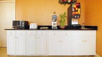 Free daily continental breakfast