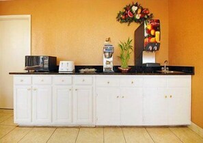 Free daily continental breakfast