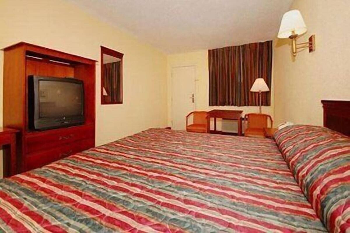Free cribs/infant beds, free WiFi, bed sheets