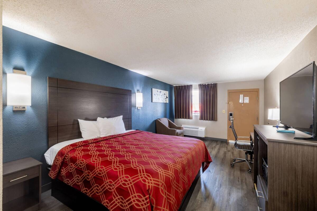 Cribs (free), WiFi (free), bed sheets