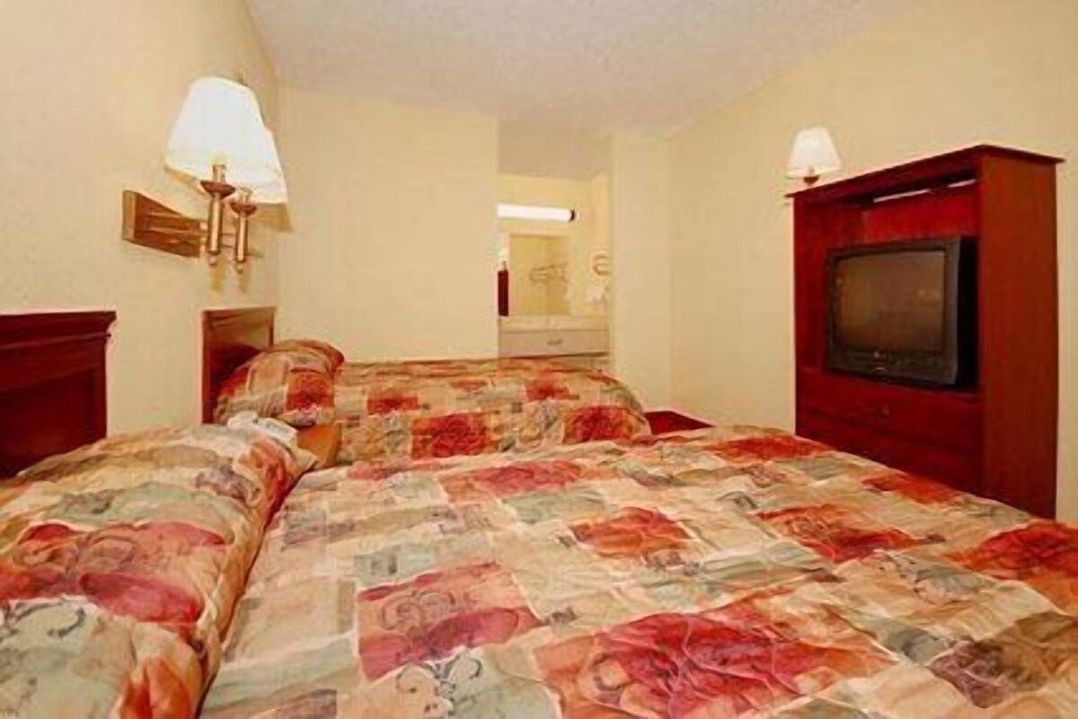 Cribs (free), WiFi (free), bed sheets