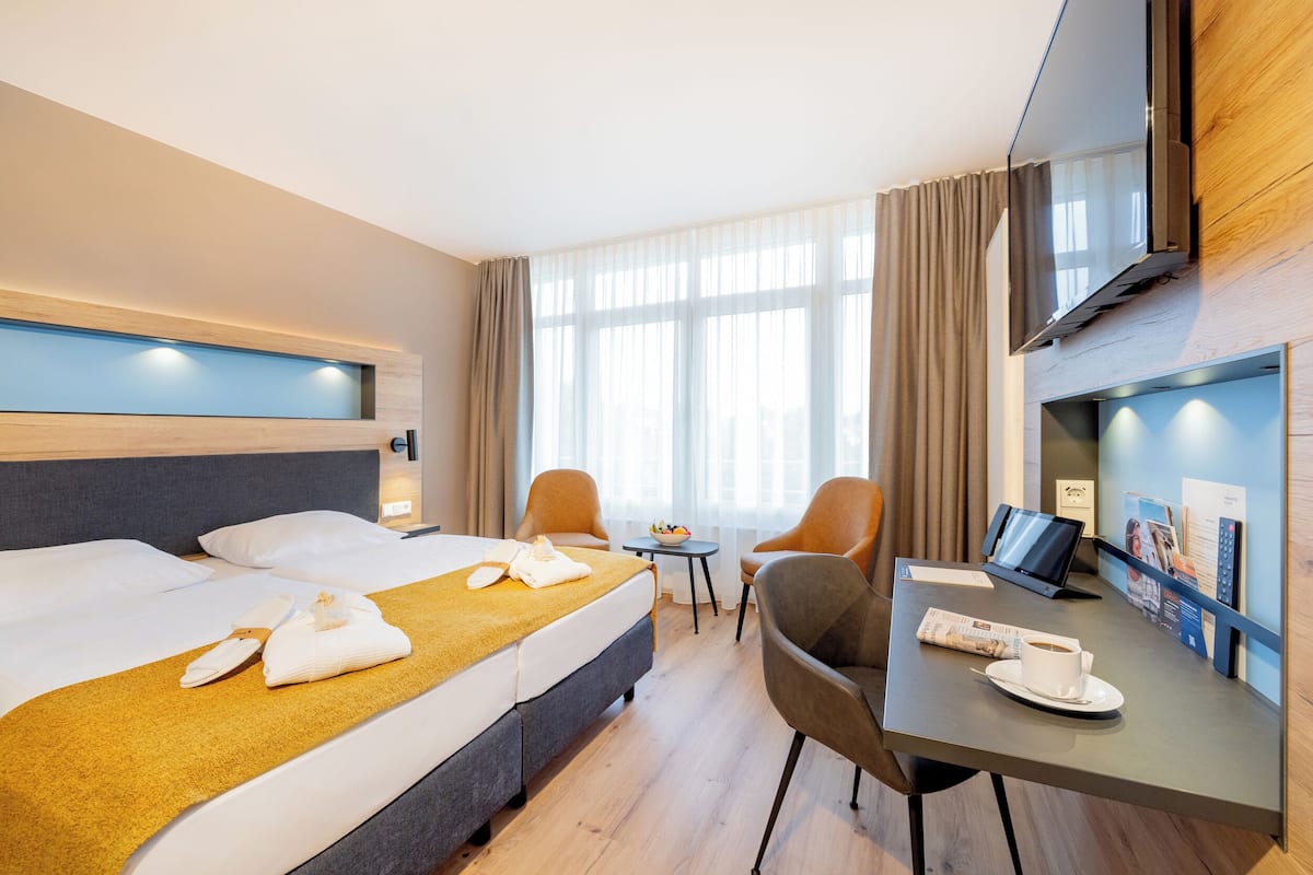 double room premium standard | 1 bedroom, hypo-allergenic bedding, in-room safe, desk