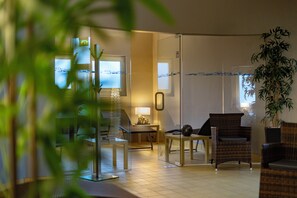 Couples treatment room(s), sauna, steam room, body treatments
