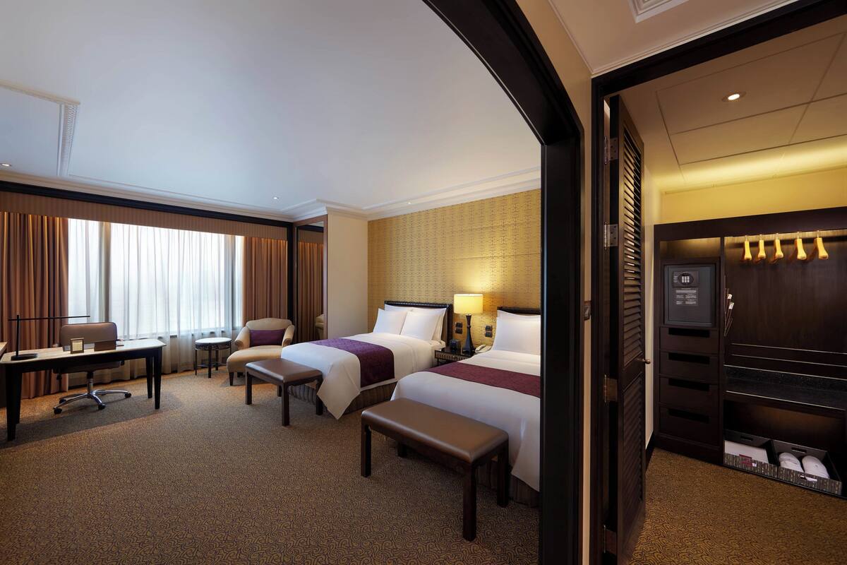 Phòng Cao cấp, 2 giường đôi (View) | Bộ đồ giường cao cấp, minibar, két bảo mật tại phòng, bàn 